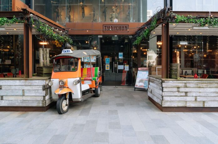 A Thai street food restaurant in Manchester is giving students the opportunity to take a ride in a tuk tuk through the city for Freshers Week