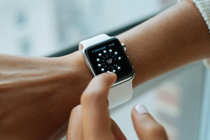 smart-watch-821557_1280-2