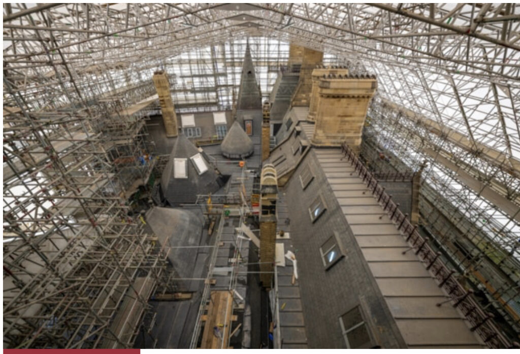 Manchester Town Hall s Roofline To Be Visible For First Time In Three Manchester Town Hall S Roofline To Be Visible For First Time In Three
