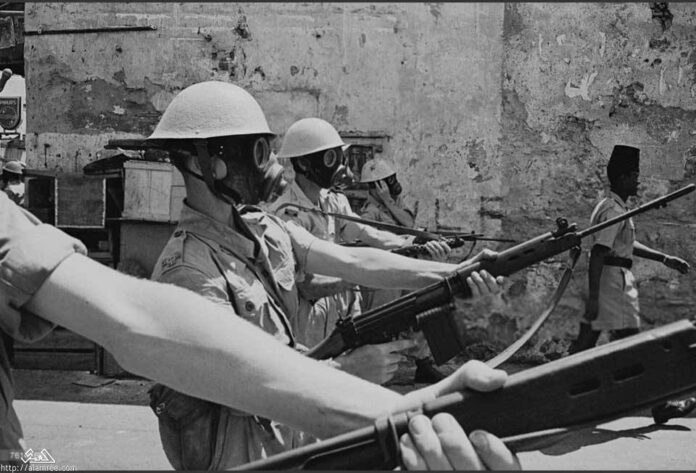 British_soldiers_in_gas_masks,_Aden_emergency
