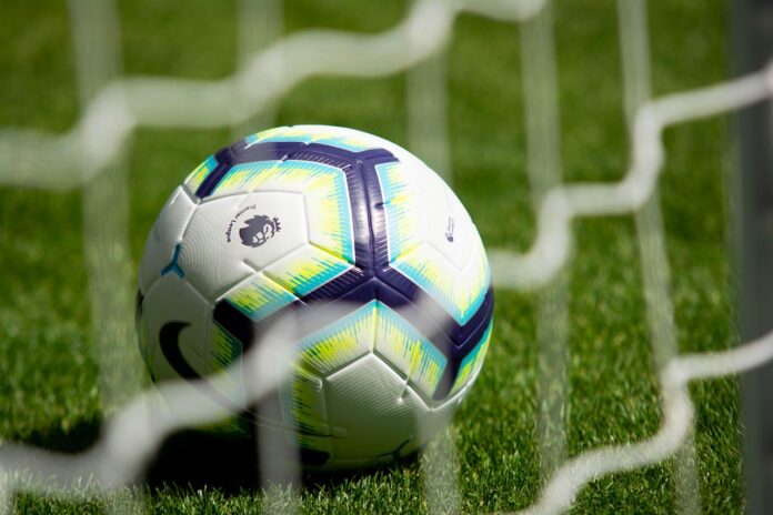 kelvinstuttard-footballs-3597192_1280