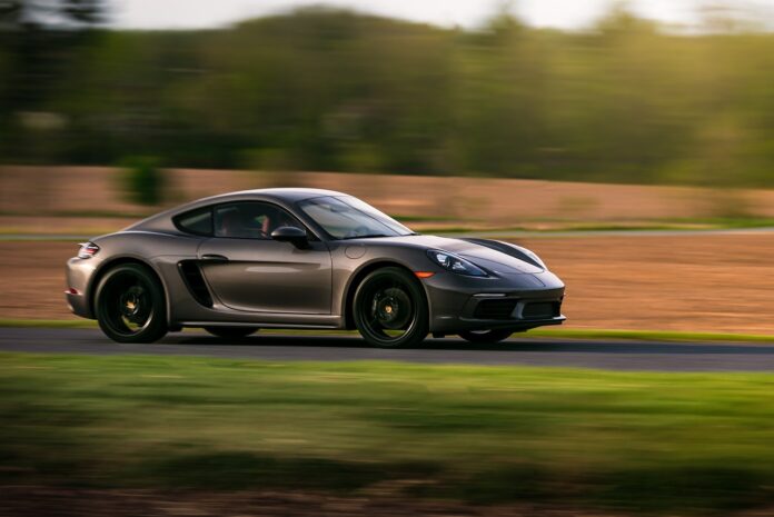 kahlorr-automobile-5330343_1280